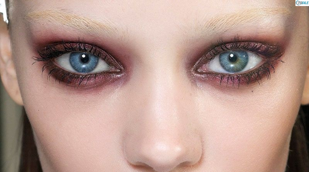 Read more about the article 9 Best Makeup Shades That Make Blue-Green Eyes Pop