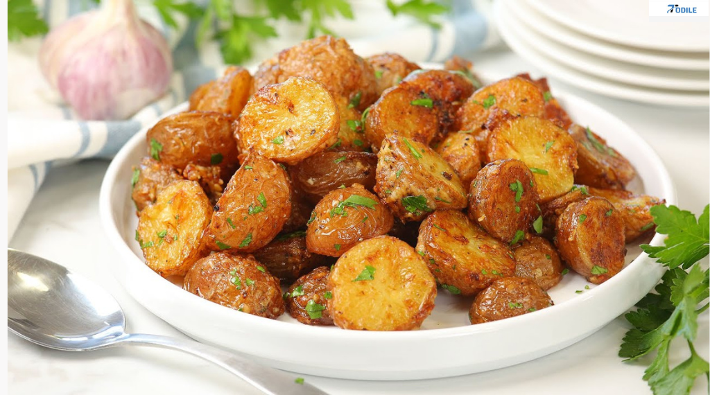 Read more about the article Flavor Explosion: Crispy Garlic Butter Potatoes That Will Wow Your Taste Buds